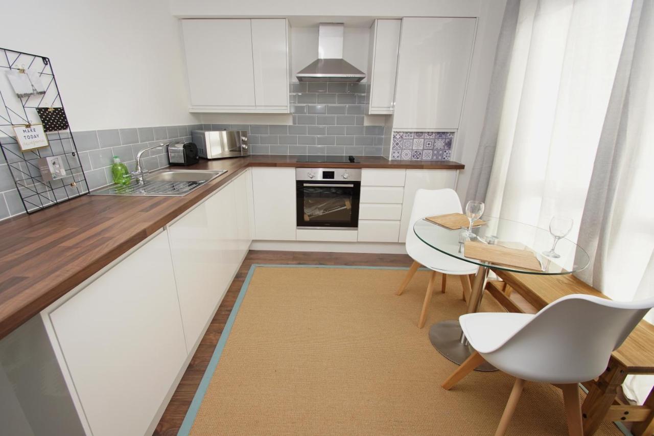 Apartment 3 Broadhurst Court Sleeps 4 Minutes From Town Centre & Train Stockport Exterior photo